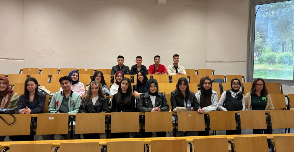Yunak'ta Öğrenciler ODTÜ ve Hacettepe Üniversitelerini Ziyaret Etti